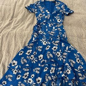 Wrap style dress. Perfect Comdition. Worn once. Flattering and emphasizes waist.